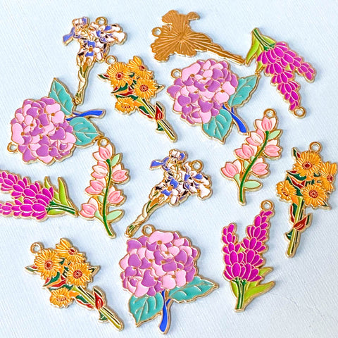 On Offer! LARGE FLOWER Gold Tone Enamel Charm 5 Colourful Blooms