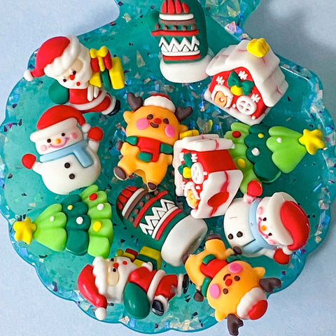 christmas festive silicone topper toppers bead beads cute kawaii large big jumbo fun beaded pen pens supplies uk craft shop store jewellery making gingerbread house houses snowman snowmen tree green trees mitten mittens glove santa claus father Christmas red green gold white