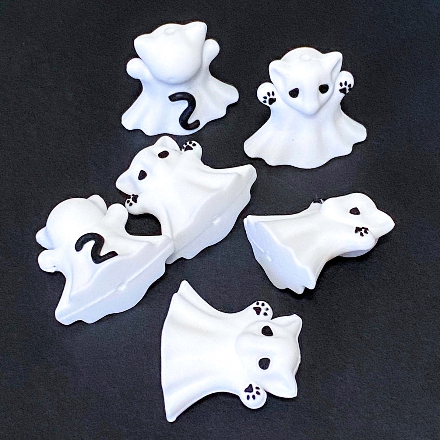 spooky black and white cat ghost large 29mm silicone 3d beads for making beaded pens and jewellery. cute cats ghosts.