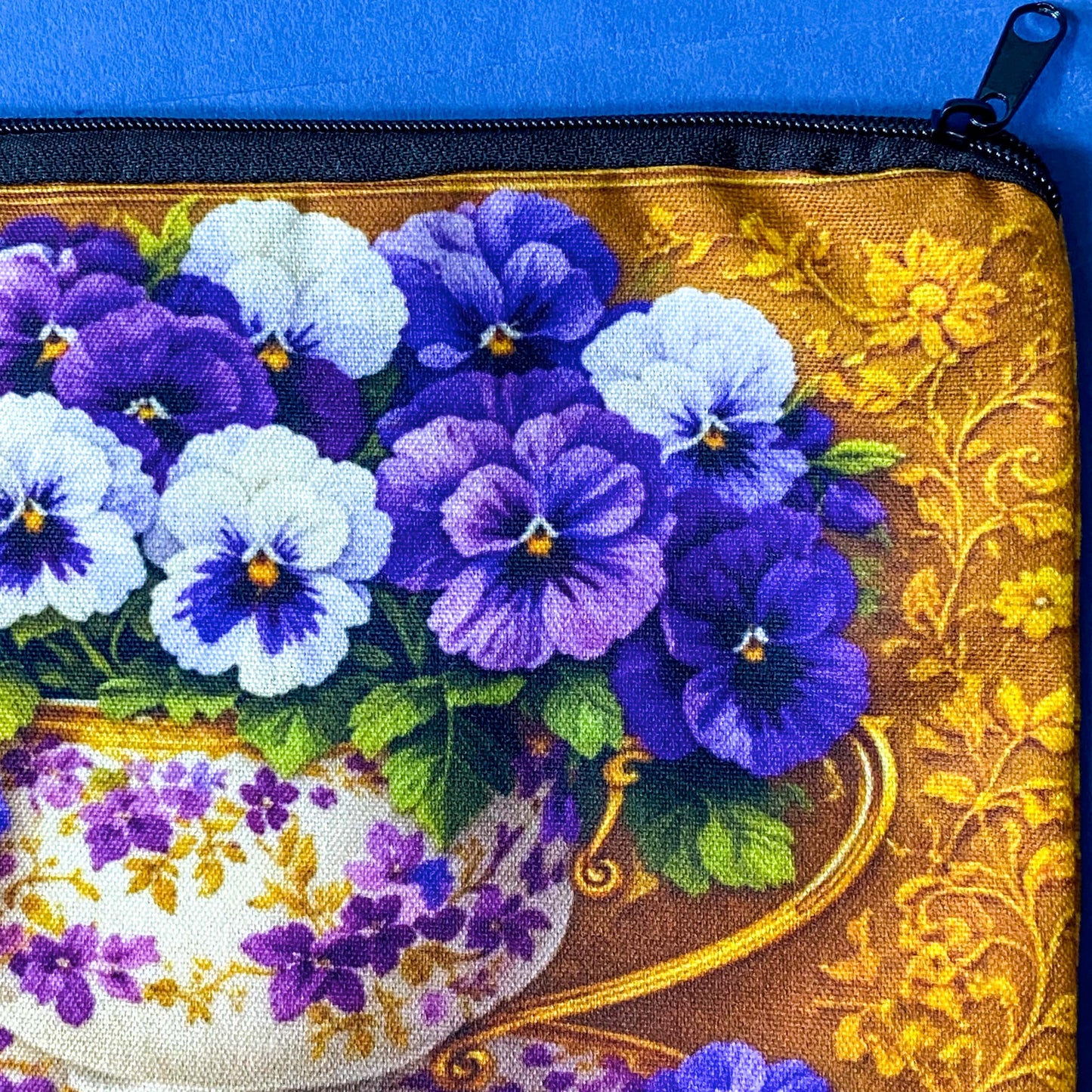 GOLDEN PANSIES Letterbox Midi Gift Set - Floral Brooch, Pouch & Greetings Card
