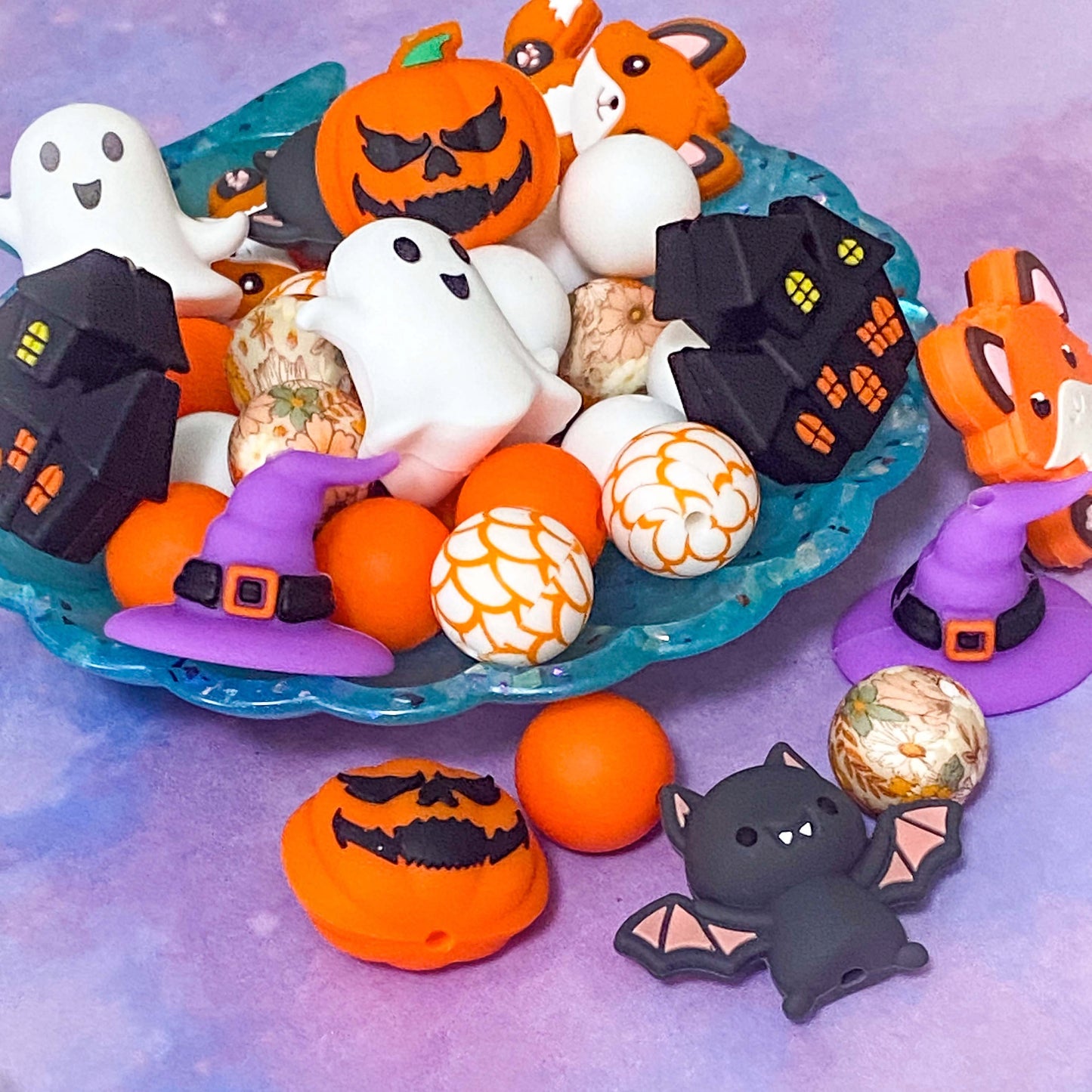 jumbo very large halloween spooky bead beads silicone chunky pumpkin pumpkins orange fox foxes hat witches hats purple white ghost ghosts spider web webs cobweb patterned floral bat bats grey haunted house houses black make your own beaded pens uk cute kawaii craft supplies shop store