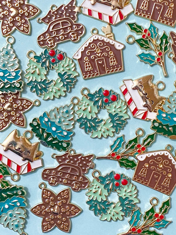 large big christmas gold tone metal charm pendant charms pendants foilage tree wreath green holly leaves berries branch cat present gingerbread cookie house snowflake car uk craft supplies festive