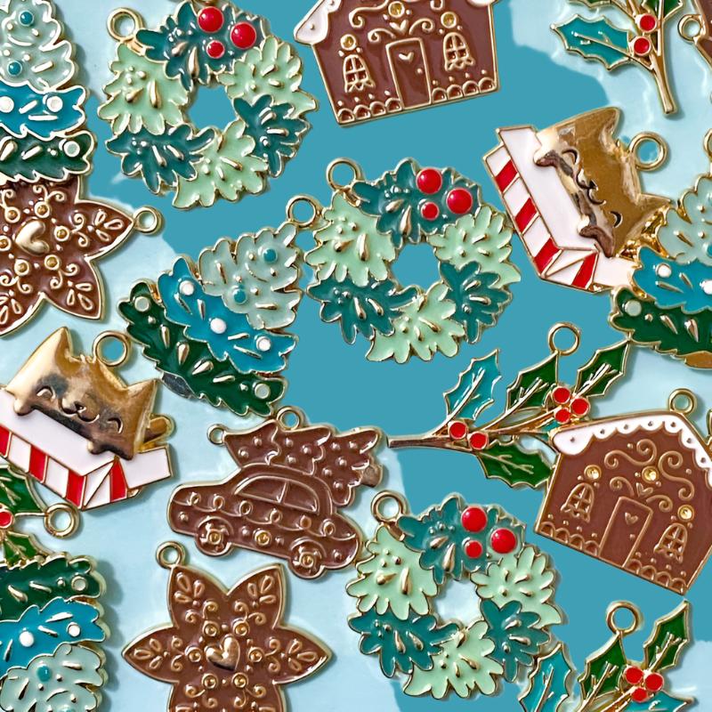 large big christmas gold tone metal charm pendant charms pendants foilage tree wreath green holly leaves berries branch cat present gingerbread cookie house snowflake car uk craft supplies festive