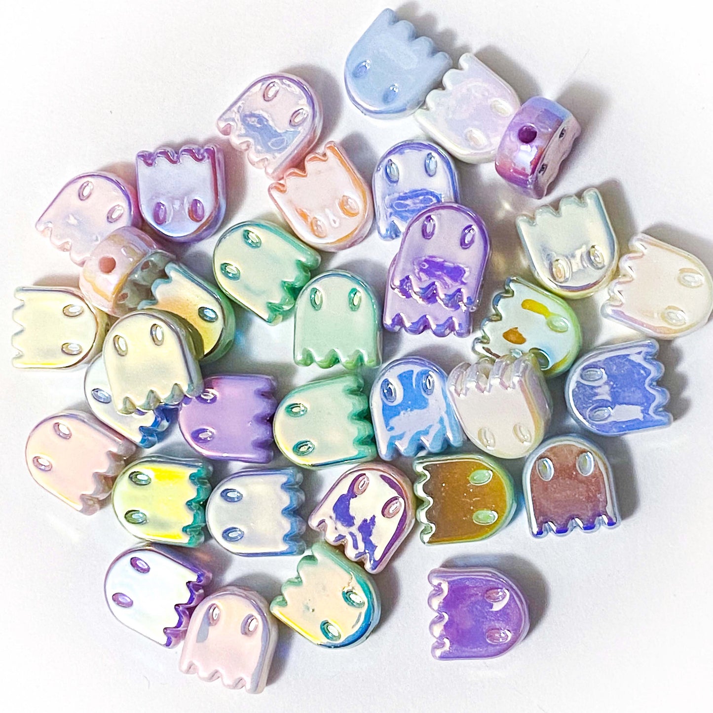 chunky iridescent shimmy pearly pearlescent ghost ghosts bead beads 14mm pastel spooky halloween pacman pink blue green turquoise lilac white pastel uk cute kawaii craft supplies shop store
