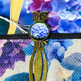 dark floral hydrangea gift set with textured large canvas pouch, owl hydrangea metal bookmark, crystal adjustable bracelet, blue metal pen and floral greetings cards with kraft envelopes. uk cute letterbox gifts shop. 