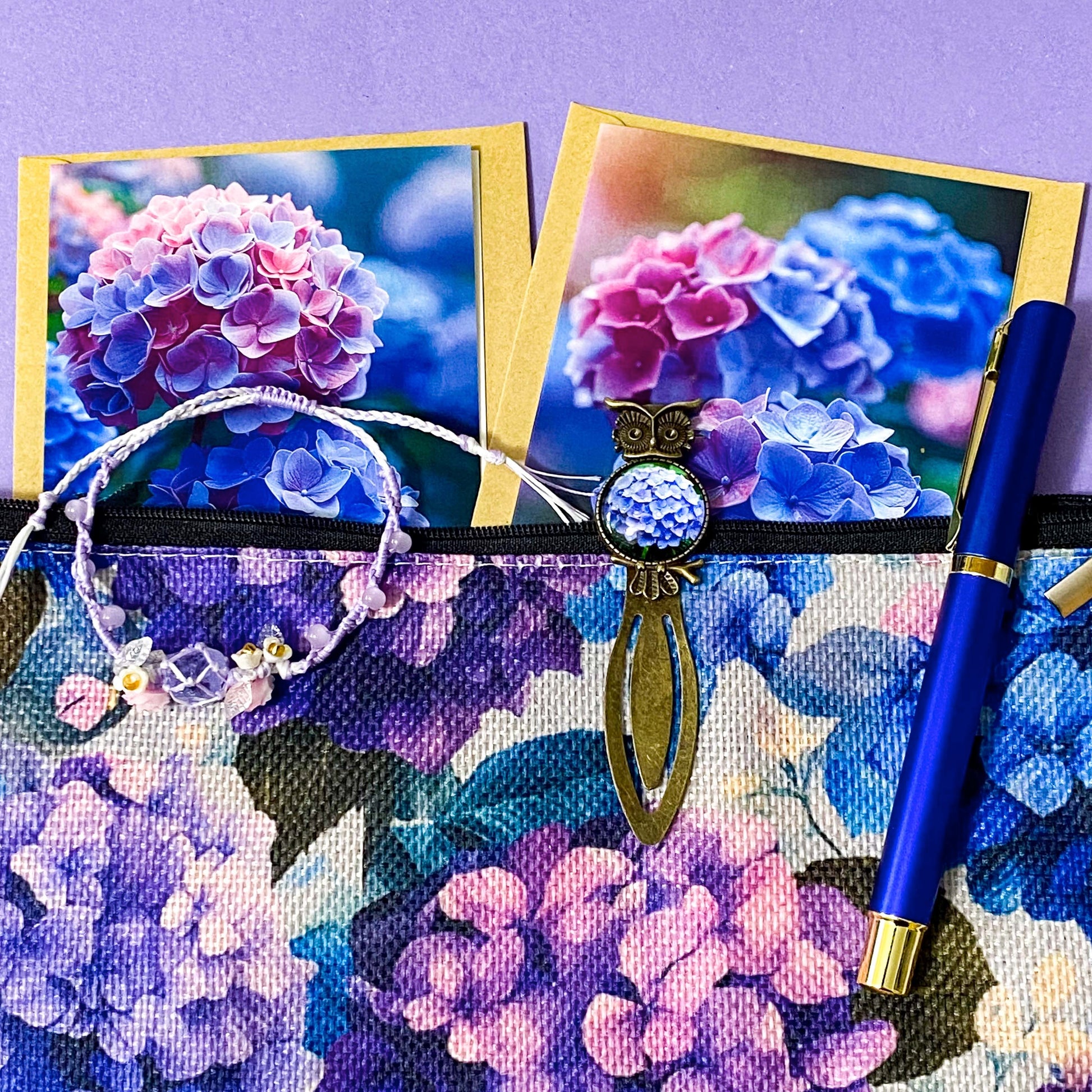 dark floral hydrangea gift set with textured large canvas pouch, owl hydrangea metal bookmark, crystal adjustable bracelet, blue metal pen and floral greetings cards with kraft envelopes. uk cute letterbox gifts shop. 