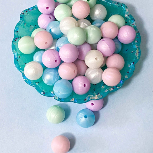 subtle pearly pearl pearlescent sheen shimmer silicone bead beads 15mm large jumbo jewellery making supplies beaded pen pens uk cute kawaii craft crafts pastel colours pink lilac blue white mint green beads bundle of 4