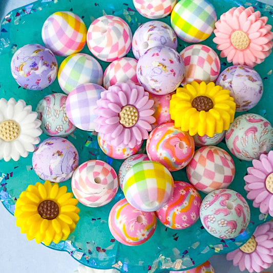 daisy daisies large jumbo big silicone bead beads cute kawaii uk craft supplies shop pastel pink lilc yellow sage green flower flowers round rainbow bead patterned 15mm 20mm