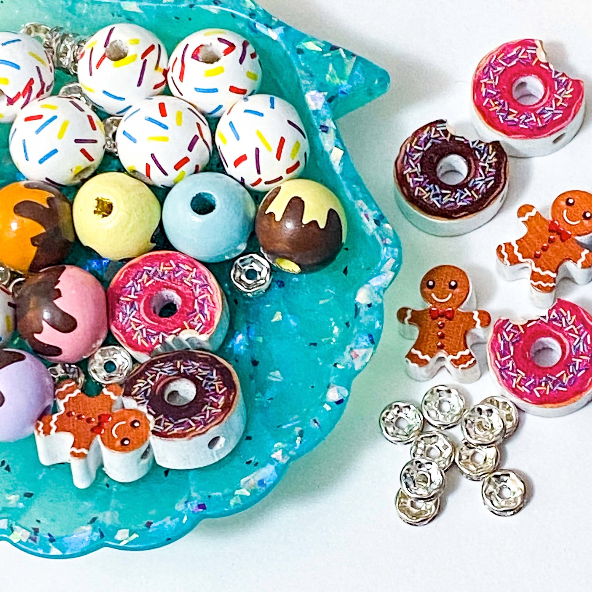build your own topper pen bead beads beaded kit pens yellow aqua blue turquoise brown pink cute kawaii donut donuts gingerbread men man cookies food foods uk sparkly iced sprinkles treat treats 