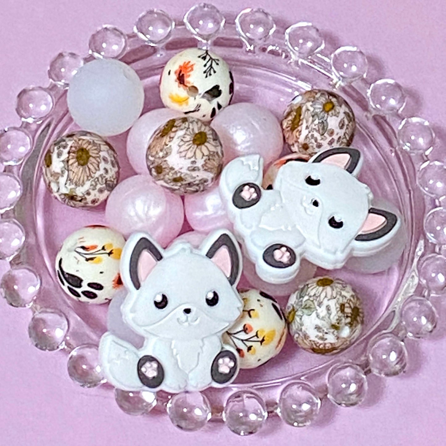 snowy arctic fox foxes large jumbo big chunky silicone bead beads uk cute kawaii pastel white pink pearl pearly 15mm 31mm build your own pen beaded pens jewellery supplies craft crafts christmas festive snow animal animals