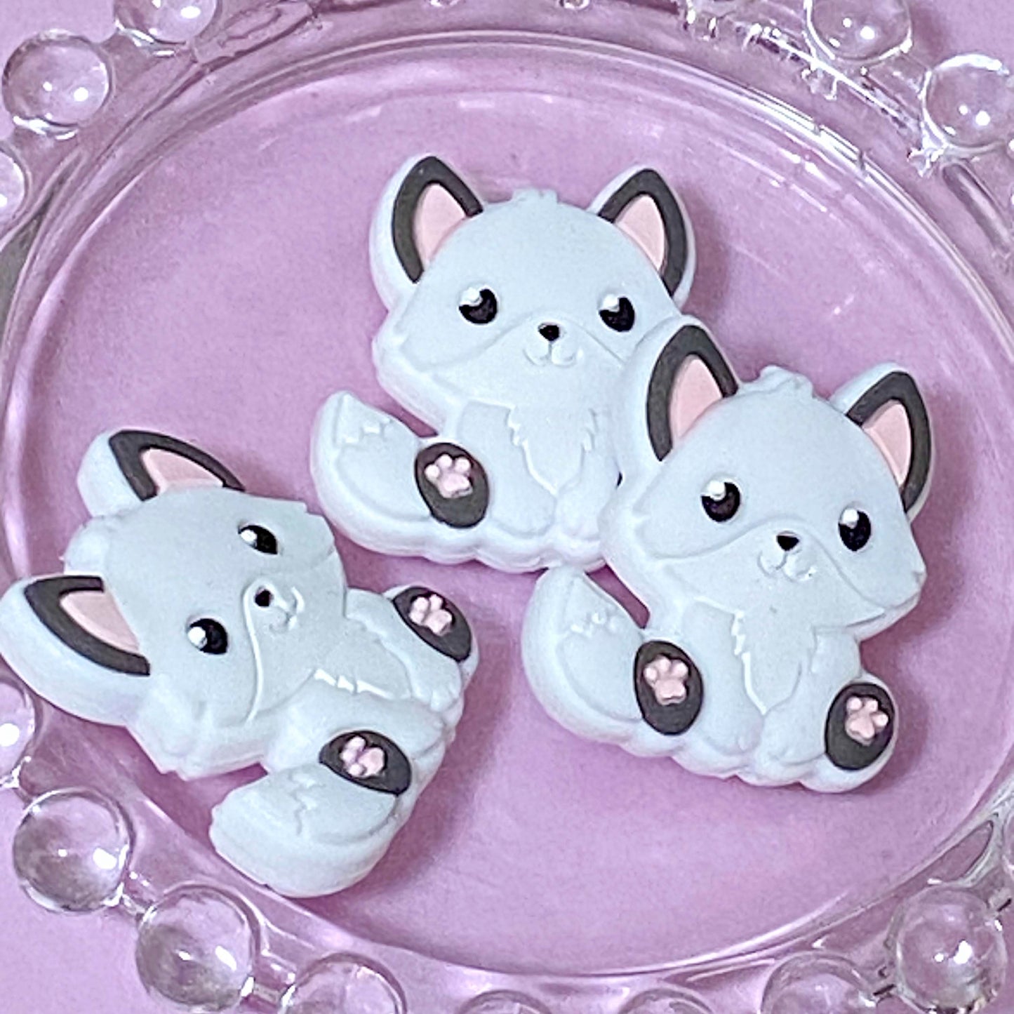 snowy arctic fox foxes large jumbo big chunky silicone bead beads uk cute kawaii pastel white pink pearl pearly 15mm 31mm build your own pen beaded pens jewellery supplies craft crafts christmas festive snow animal animals