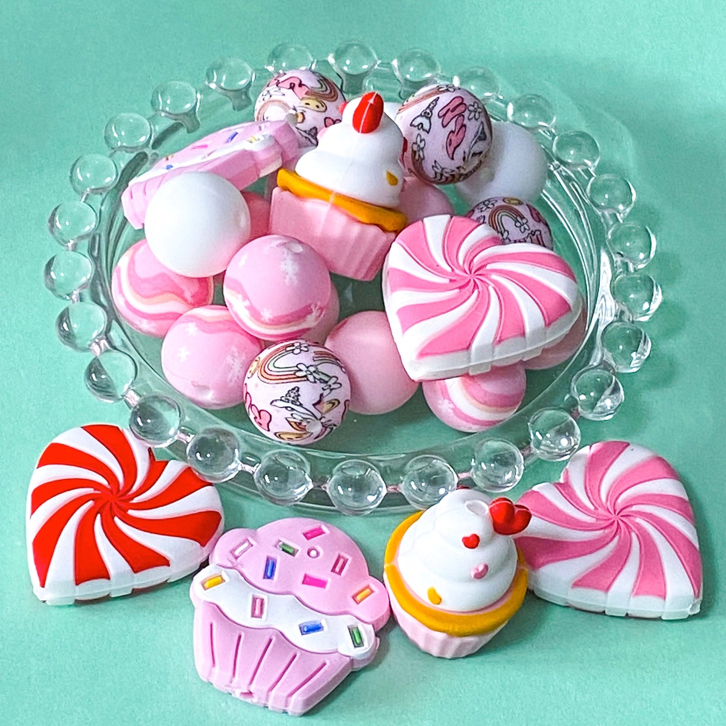 pink red and white silicone bead beads jumbo large big chunky 15mm 30mm lollipop lolly lollies cake cakes cupcake cupcakes uk cute kawaii craft supplies shop store beaded pen pens jewellery making make pattern patterned soft round 3d heart hearts food and drink