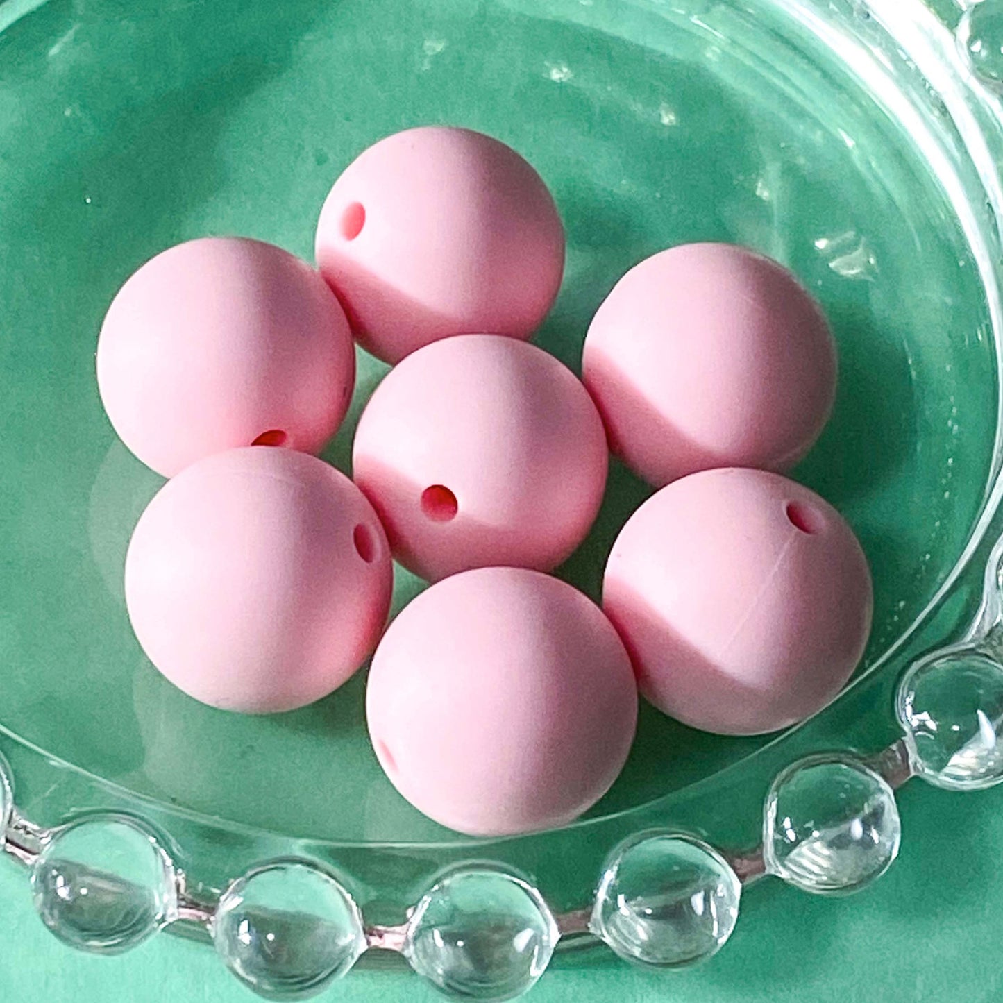 pink red and white silicone bead beads jumbo large big chunky 15mm 30mm lollipop lolly lollies cake cakes cupcake cupcakes uk cute kawaii craft supplies shop store beaded pen pens jewellery making make pattern patterned soft round 3d heart hearts food and drink
