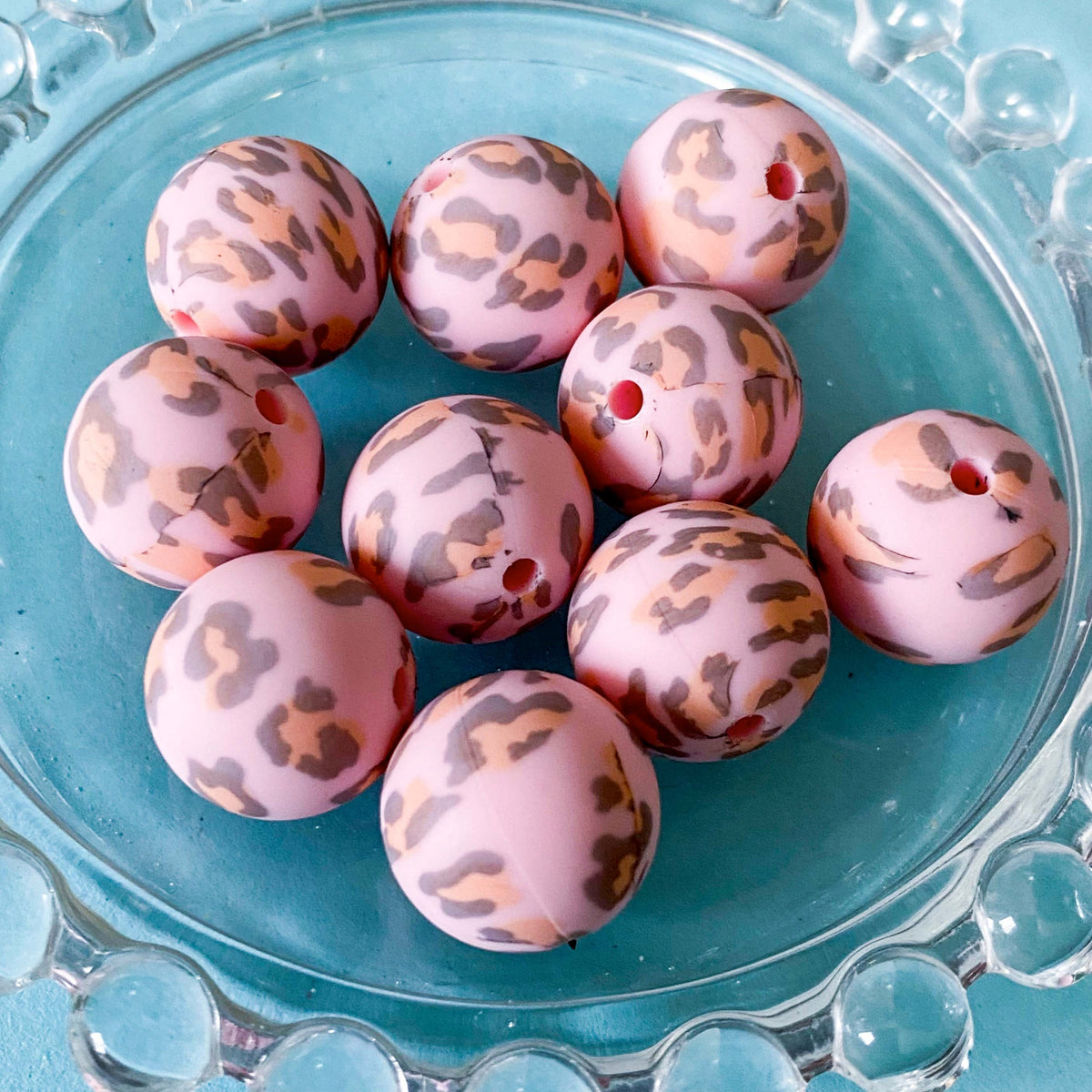 pale pink and dove grey leopard spot patterned silicone round beads, 16mm. 