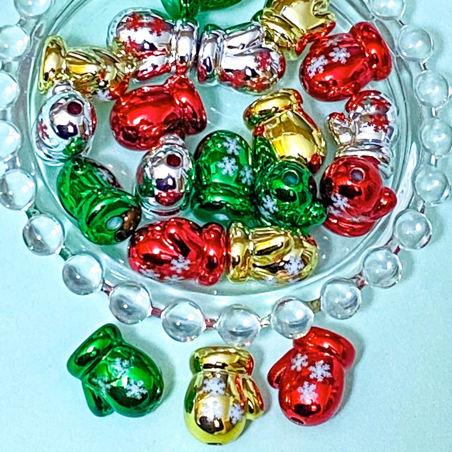 jumbo large big chunky foil metallic mitten mittens glove gloves christmas festive red green silver gold bead beads 18mm uk cute kawaii craft supplies shop store snowflake pattern