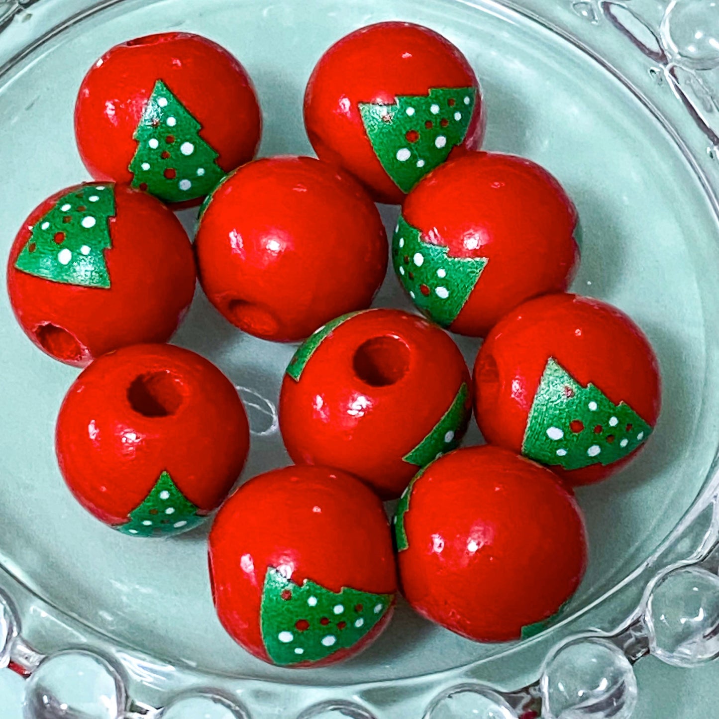 round wood wooden 15mm 16mm large jumbo big bead beads Christmas festive cute kawaii uk craft supplies jewellery making ed white blue santa claus father christmas tree trees snowman snowmen penguin gingerbread man