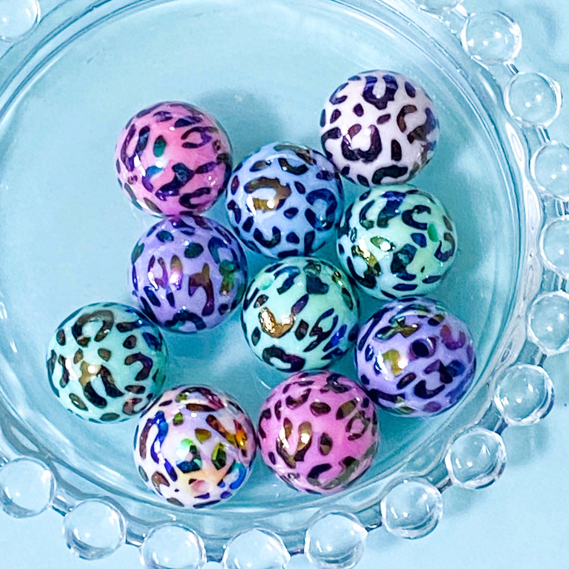 jumbo large big chunky round acrylic bead beads 15mm 16mm animal print pattern patterned tiger stripe stripes leopard spot spots spotted uk cute kawaii craft supplies shop store lustre iridescent pearl pearly jewellery making