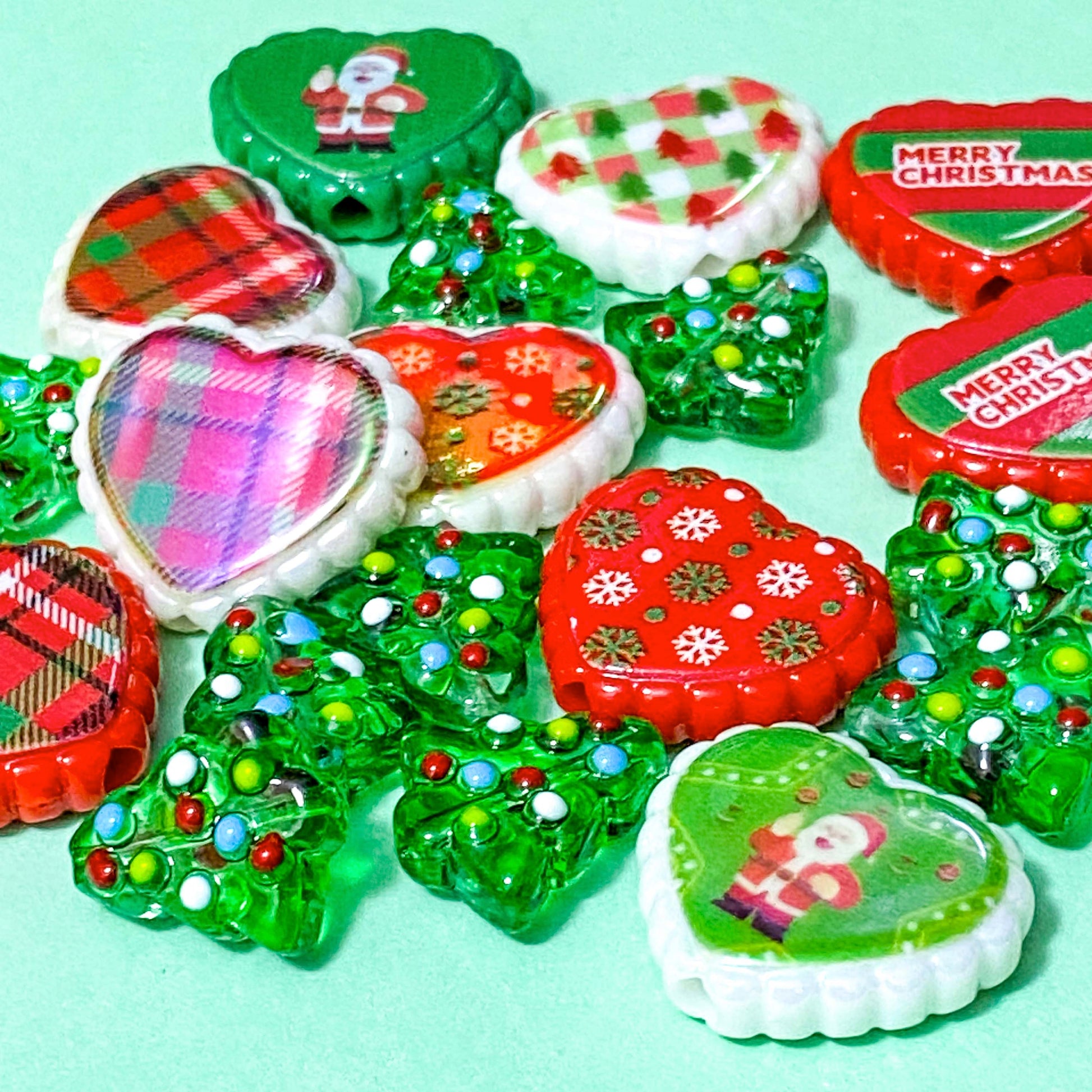 large jumbo big chunky glass and acrylic christmas bead beads 16mm 22mm heart hearts tree festive green craft supplies uk cute kawaii shop store bargain green and red white patterned for making beaded pen pens jewellery