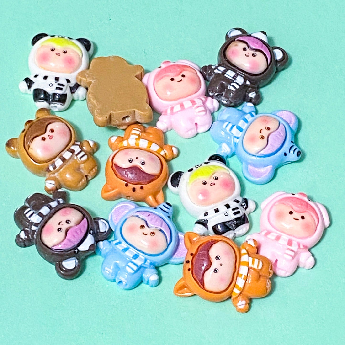 jumbo acrylic pearly pearl bead beads large big cube cubes chunky  kitty iridescent cat cats balloon balloons big eye eyes black  uk cute kawaii craft supplies beaded pen pens make your own jewellery