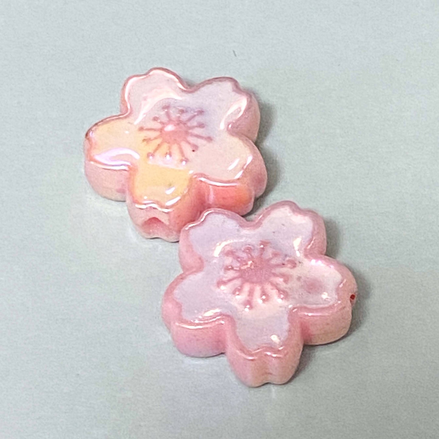 JUMBO ACRYLIC IRIDESCENT FLOWER BEADS 20mm