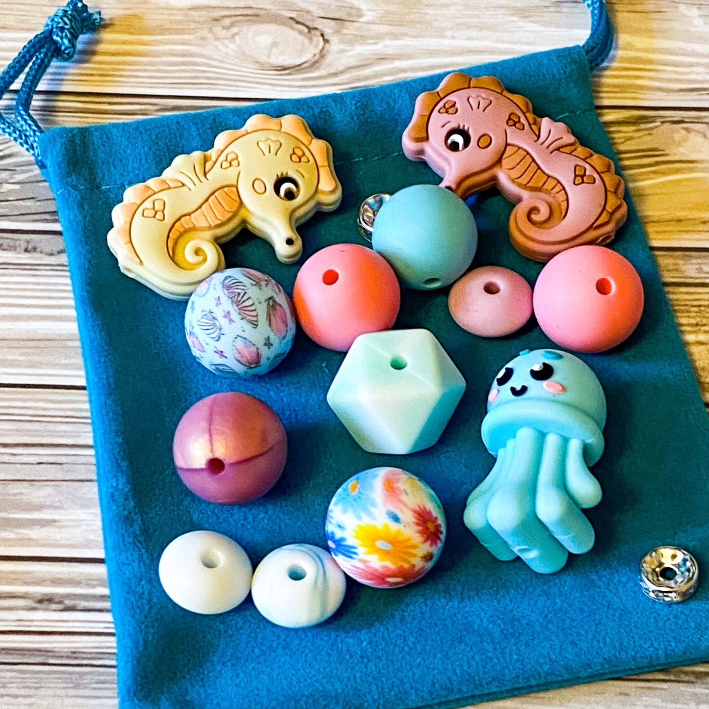 🐟OCEAN THEME SILICONE BEADS SET of 15🐟- Seahorse & Octopus & 16mm Round & 18mm Tetradecahedron (14 Side)