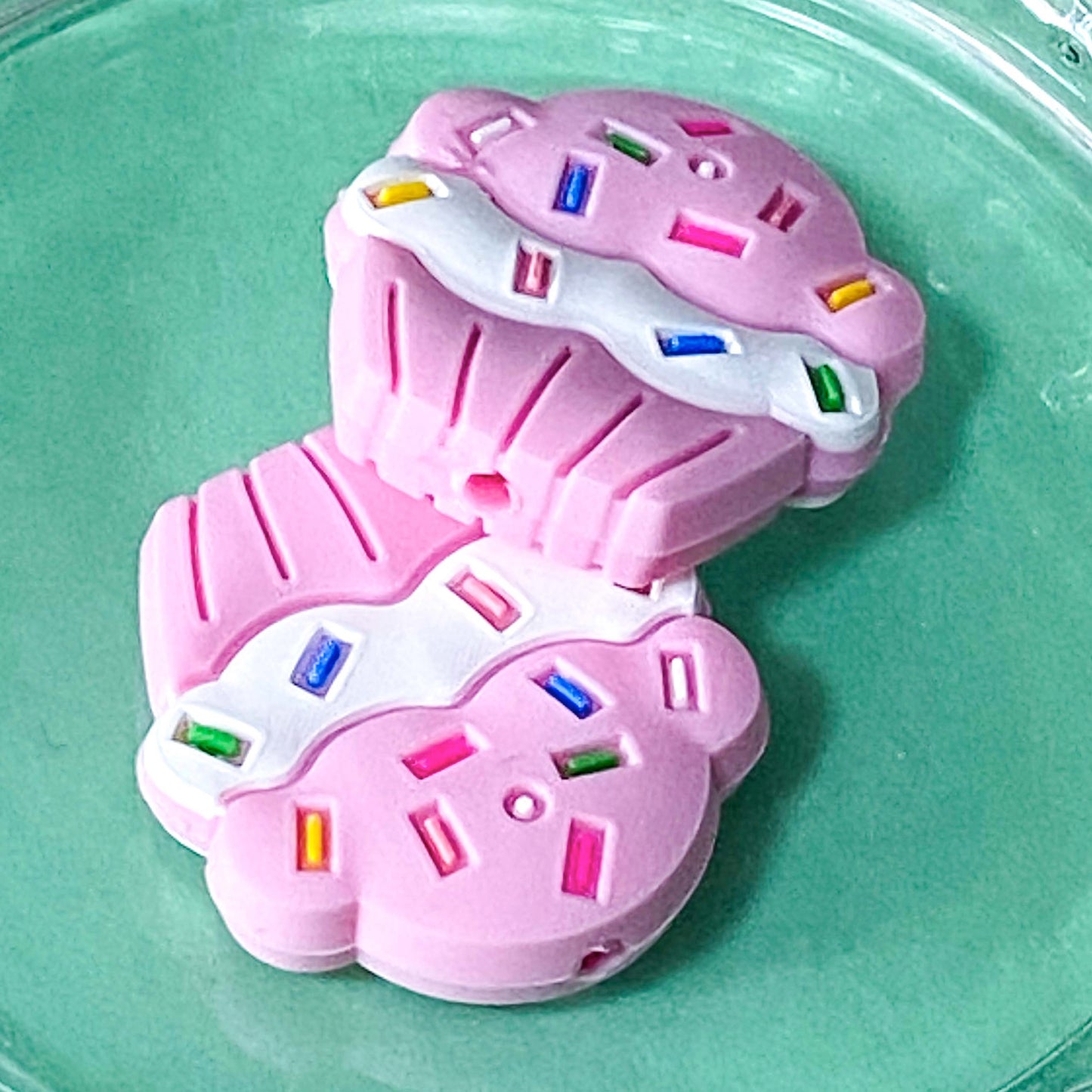 pink red and white silicone bead beads jumbo large big chunky 15mm 30mm lollipop lolly lollies cake cakes cupcake cupcakes uk cute kawaii craft supplies shop store beaded pen pens jewellery making make pattern patterned soft round 3d heart hearts food and drink