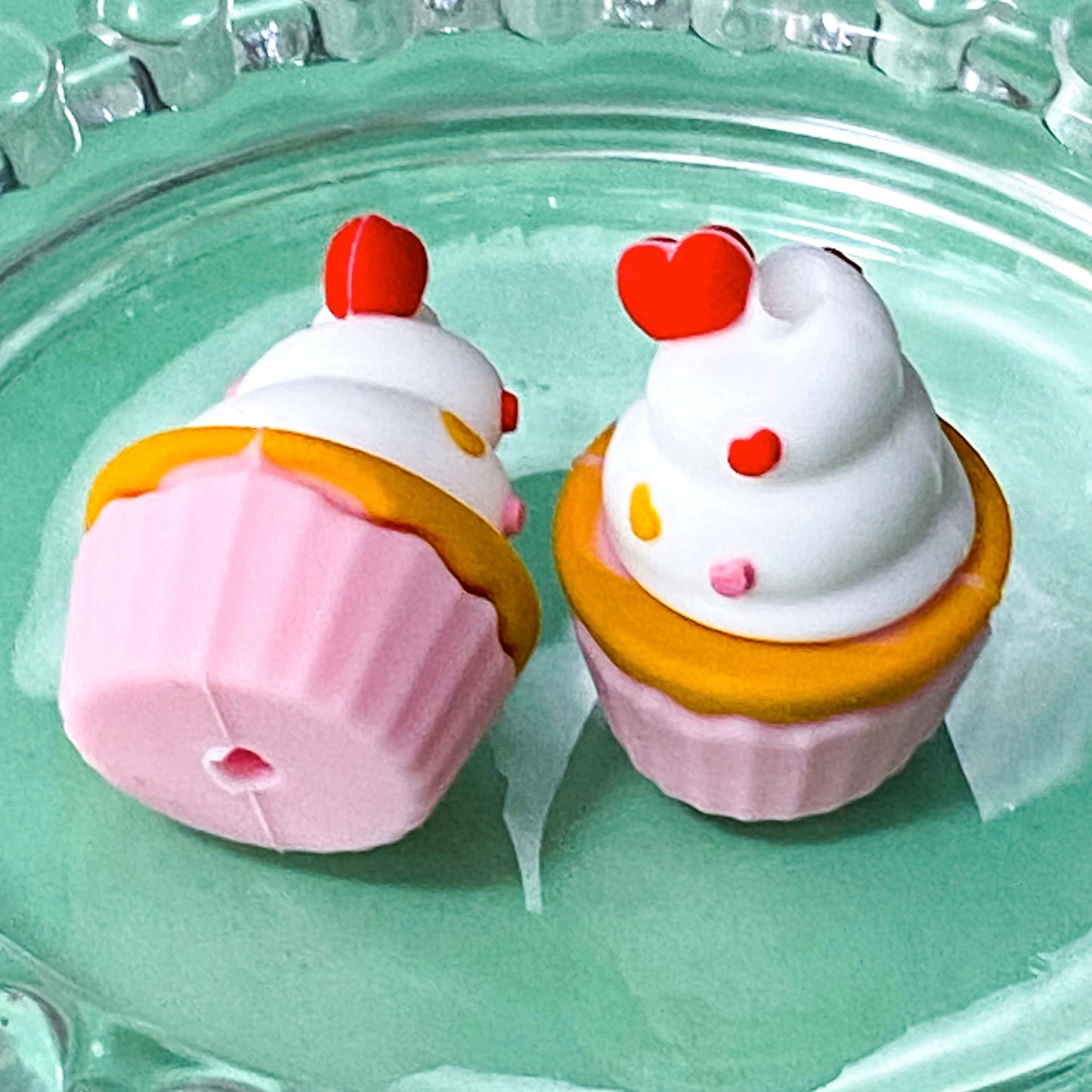pink red and white silicone bead beads jumbo large big chunky 15mm 30mm lollipop lolly lollies cake cakes cupcake cupcakes uk cute kawaii craft supplies shop store beaded pen pens jewellery making make pattern patterned soft round 3d heart hearts food and drink