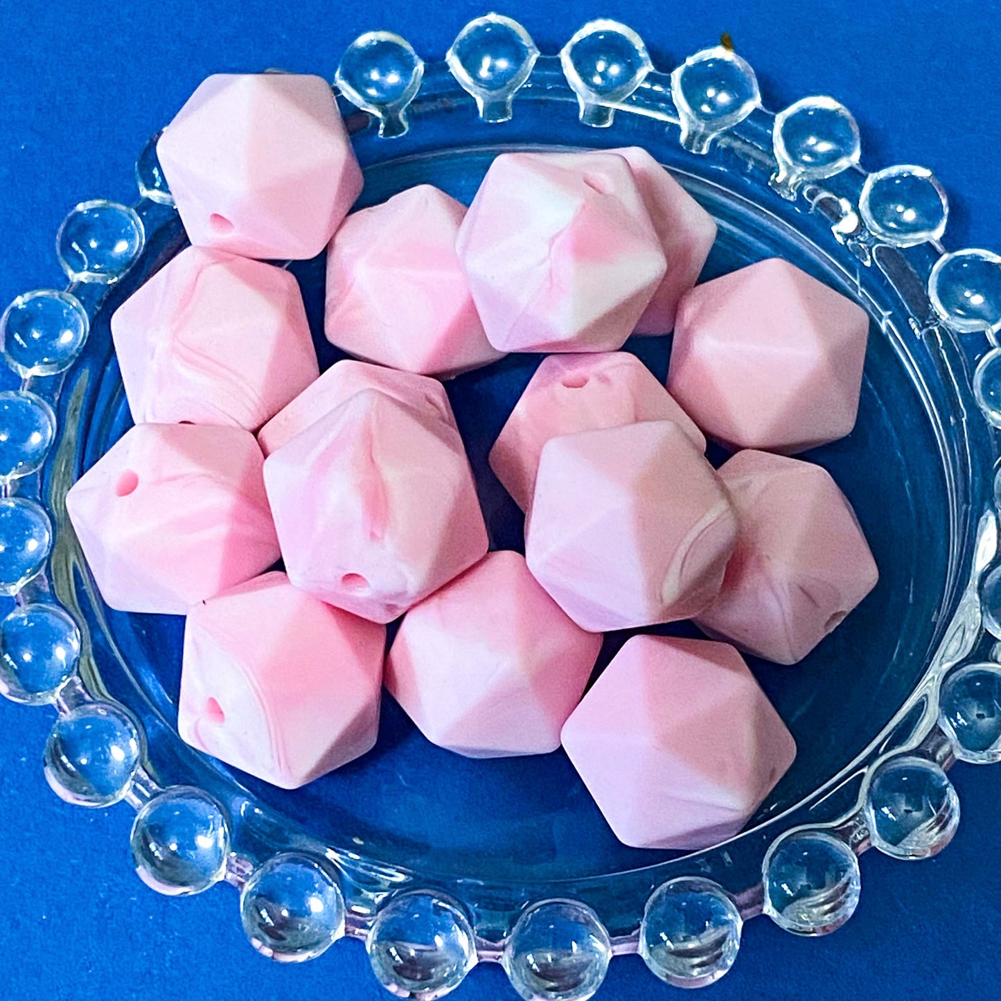 light pink marbled silicone beads 20mm with 2mm hole and soft touch. large multi sided pink and white coloured patterned beads.