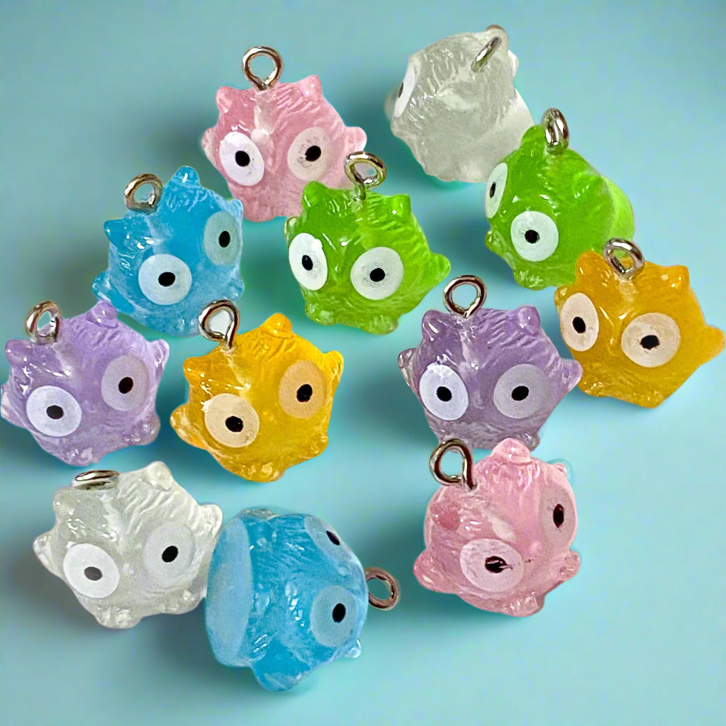 ON OFFER! BARGAIN CRAFT SUPPLIES - FLATBACKS & CHARMS