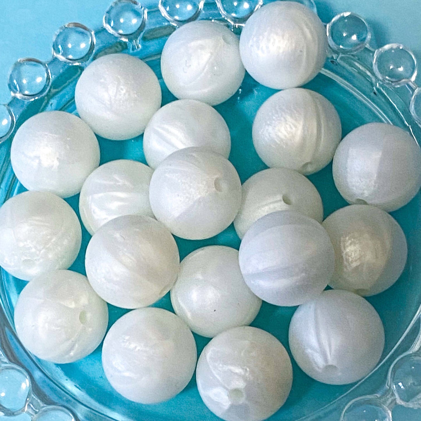 ocean waves blue and white 16mm round silicone beads. individual crackle pattern, swirly marbled, light blue, dark blue, water and abstract. uk craft supplies shop.