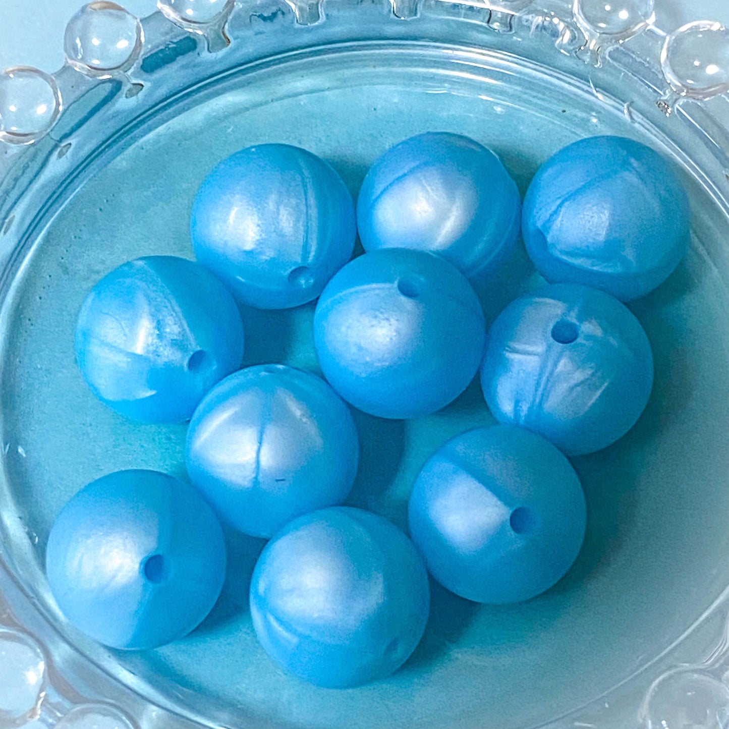 ocean waves blue and white 16mm round silicone beads. individual crackle pattern, swirly marbled, light blue, dark blue, pearly, water and abstract. uk craft supplies shop.