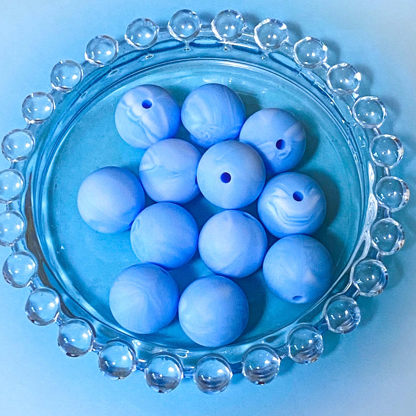 ocean waves blue and white 16mm round silicone beads. individual crackle pattern, swirly marbled, light blue, dark blue, pearly, water and abstract. uk craft supplies shop.