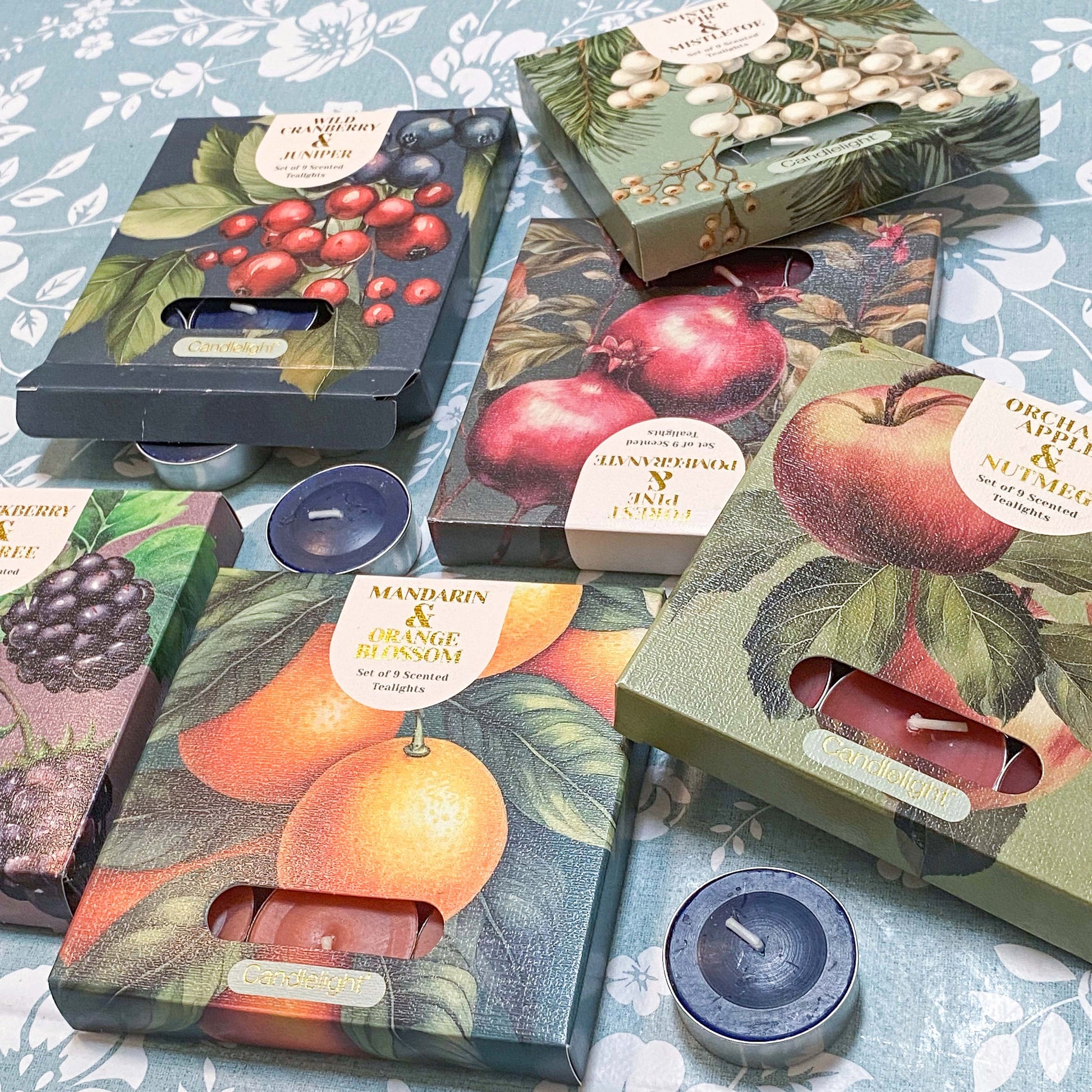 candlelight cranberry and juniper box boxed set of 9 tea light lights tealight tealights uk cute kawaii christmas festive gift gifts candle candles for her pretty botanical nature set fruit berries red