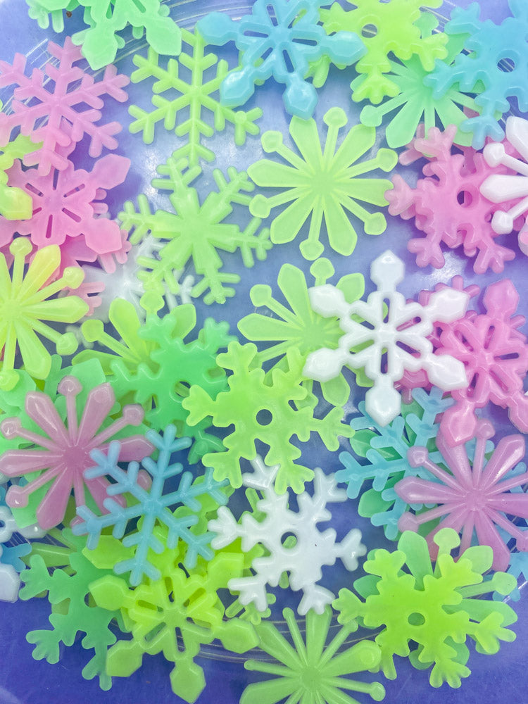 glow in the dark luminous snow flake snowflake snowflakes flakes pink white turquoise green yellow uk cute kawaii kids gift gifts stocking fillers set pack 